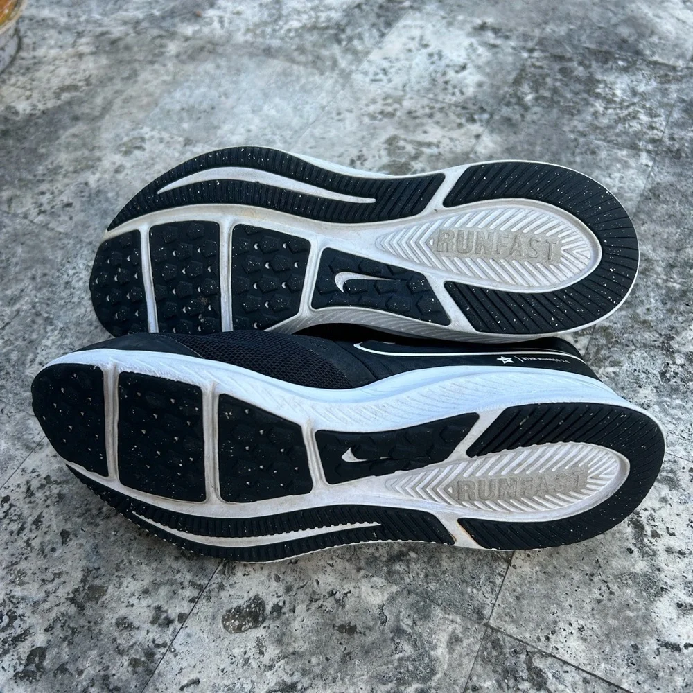 Nike Star Runner 2.0 Youth Size 3 Black Athletic Sneakers. VGUC.